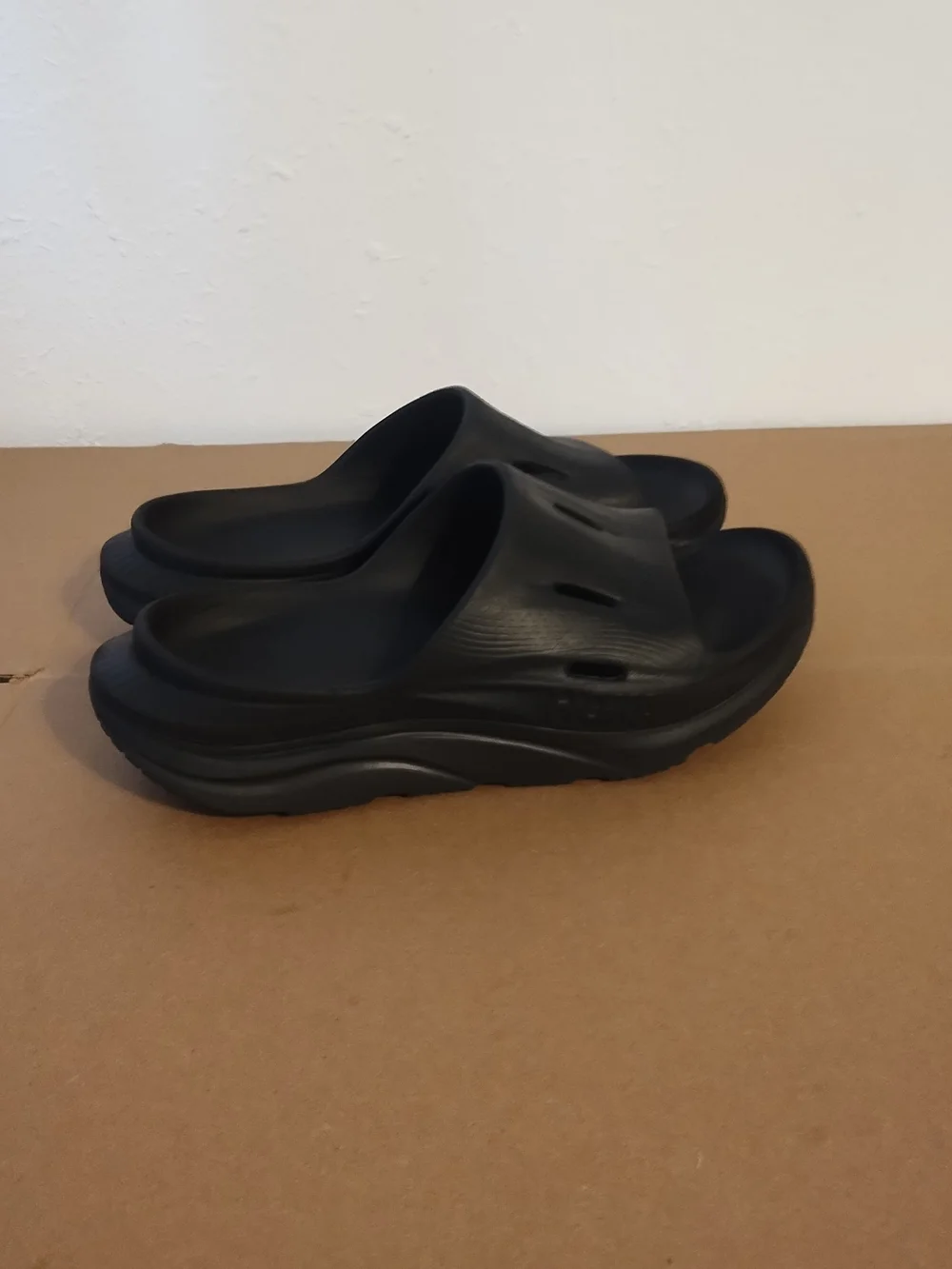 HOKA One One Ora Recovery Slide and Womens Slippers Black unisex very good